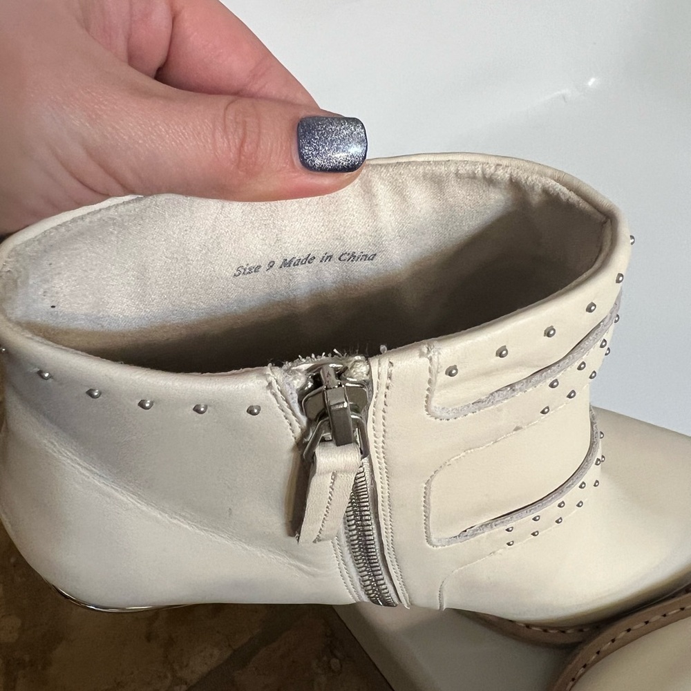 Dolce Vita Ronnie Boots - Picture 9 of 10